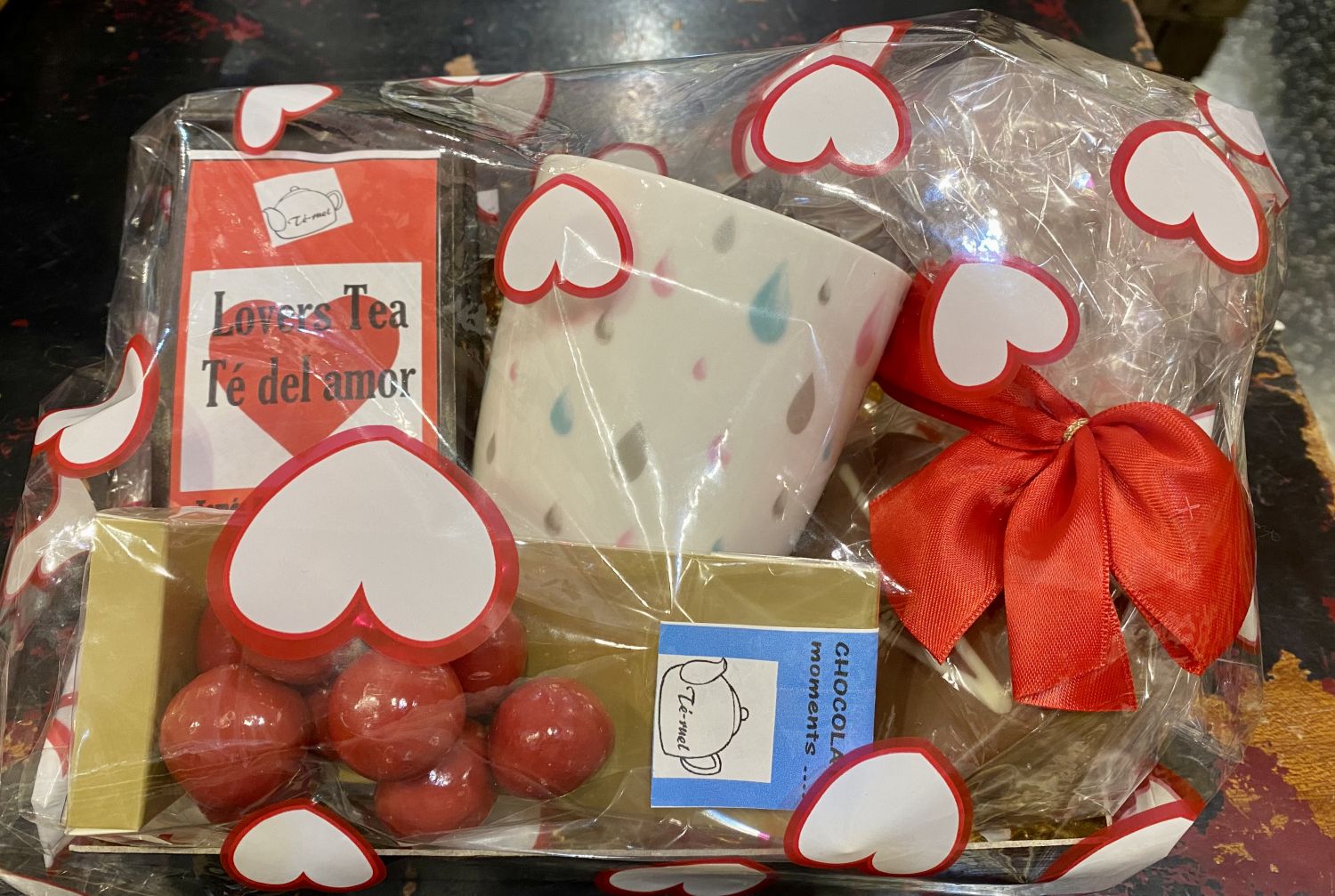 Cesta de regalo San Valentín Amor al Chocolate