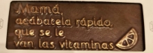 TABLETA CHOCOLATE MENSAJE MAMA ACABATELA QUE SE LE VAN LAS VITAMINAS!